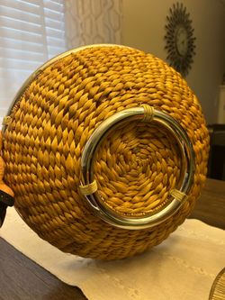 Woven tabletop decorative basket