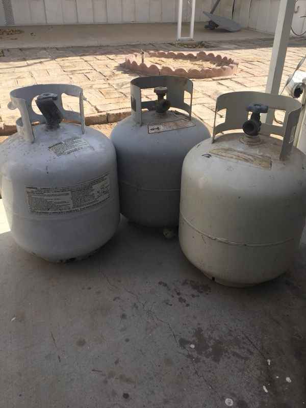 2.5 gallon propane tanks