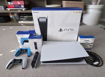 PlayStation 5 - 2 controllers - charging station