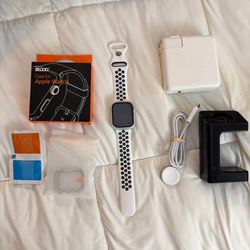 Apple Watch Series 8 (41mm) Bundle - Condition good