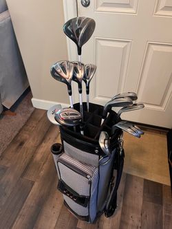 Very Nice Matching Full Set of Ladies Nike Golf Clubs with Ladies Nike Cart Bag
