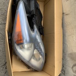 10 Prius Both Headlight Oem