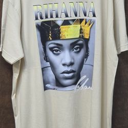 RIHANNA ICONIC T SHIRT