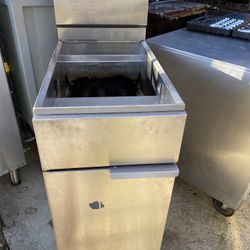 ELITE FRYER 45 Lbs  Natural GasIn Good Working Condition 