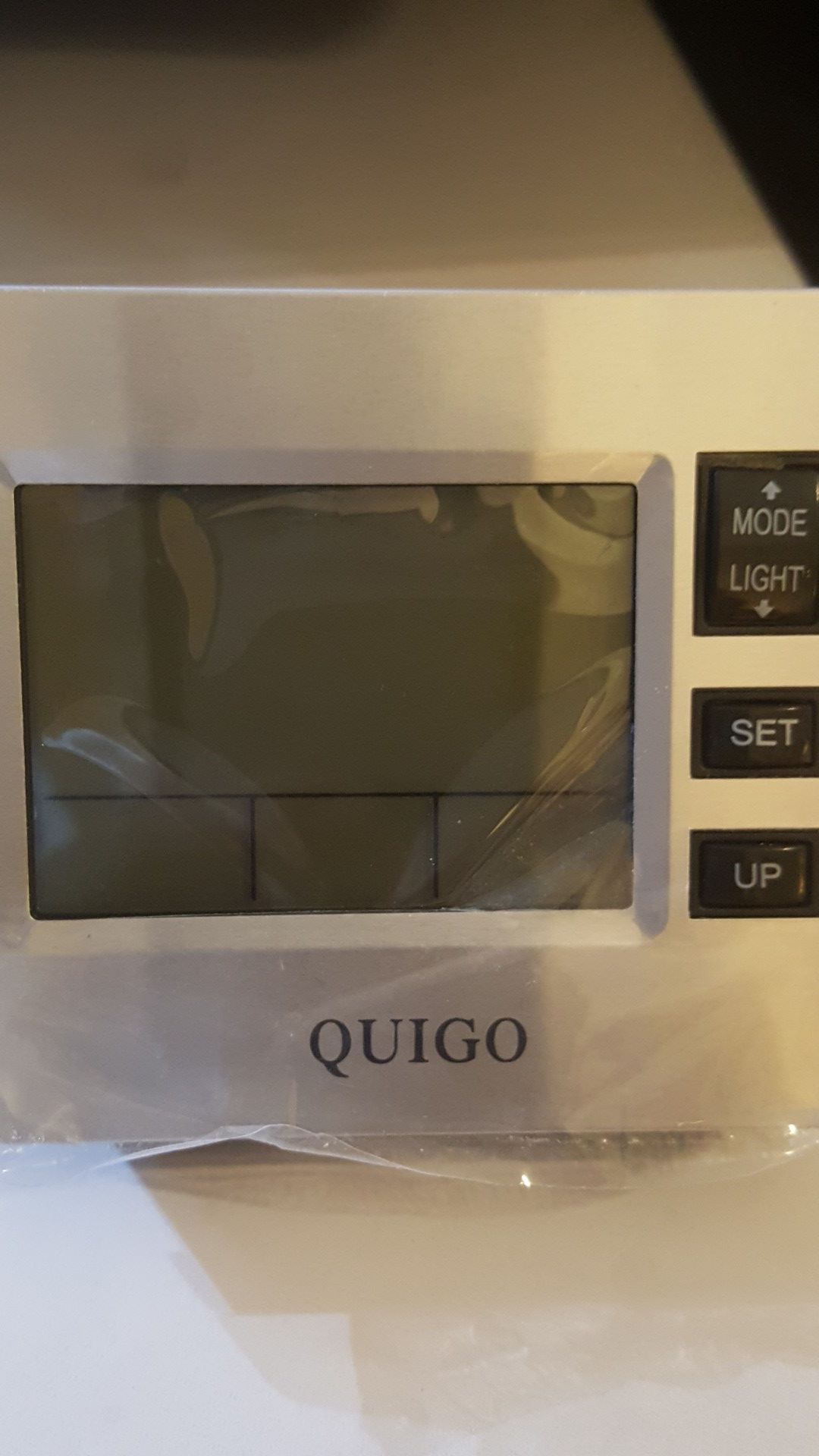 Quigo Small Digital Travel Alarm Clock with Date,Temperature,Snooze,Nightlight