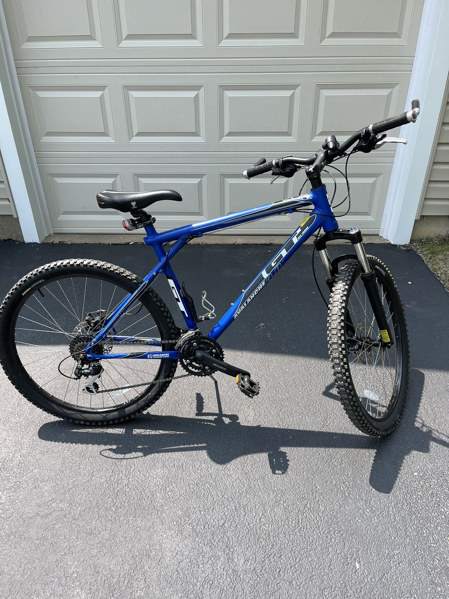 Disc Brakes Gt Avalanche Mountain Bike GT Avalanche Mountain