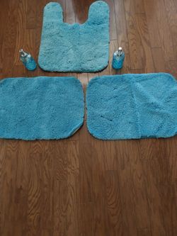 Turquoise bath rugs/soap dispensers