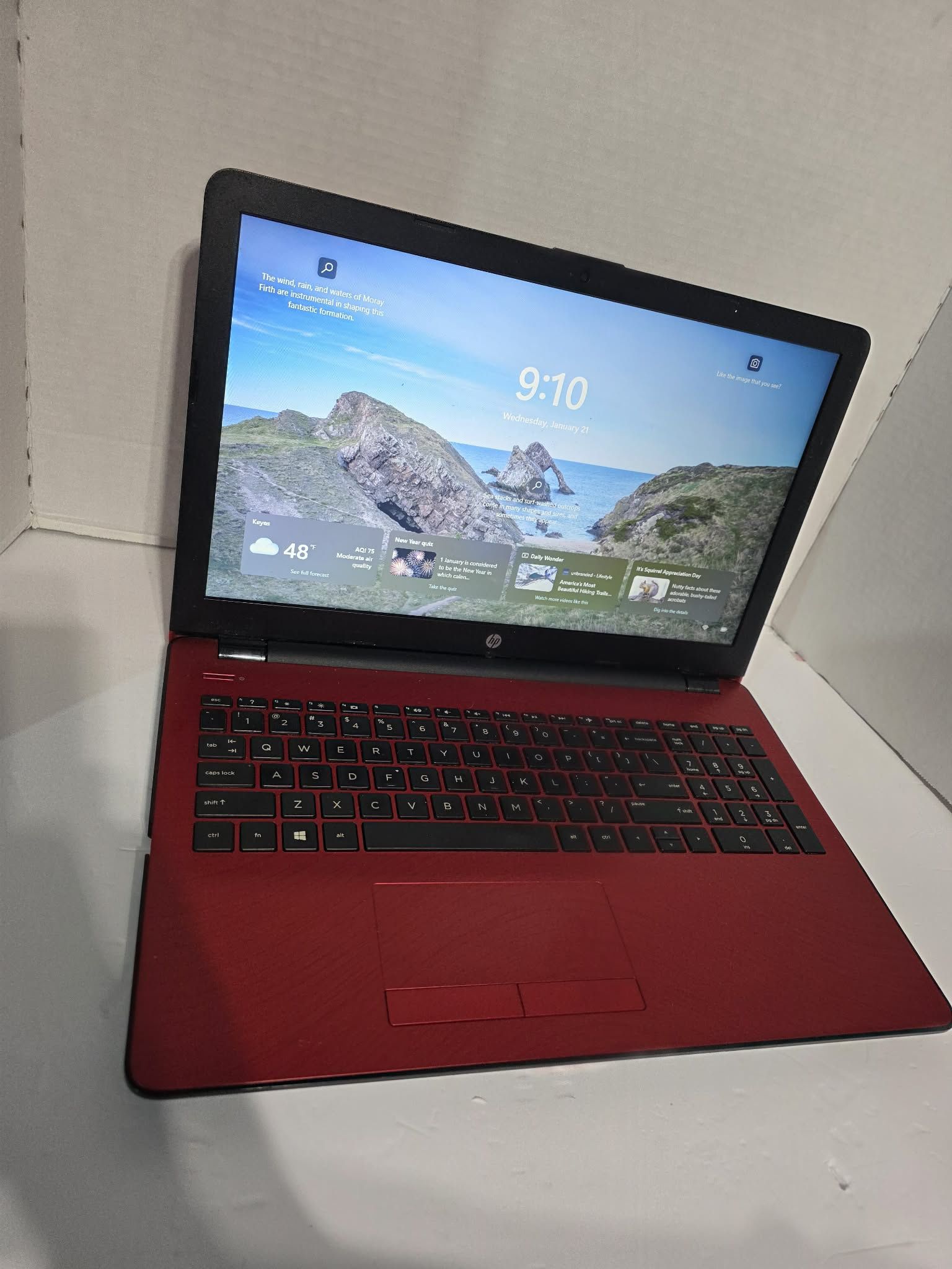 HP Scarlet Red Windows 11 Pro laptop 15.6 SCREEN FULL KEYBOARD LAYOUT WEBCAM HDMI OUTPUT MULTIPLE USB PORTS DVD CD BURNER GREAT BATTERY LIFE CHARGER I