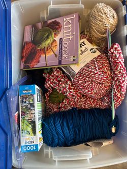 Knitting kit for with needles