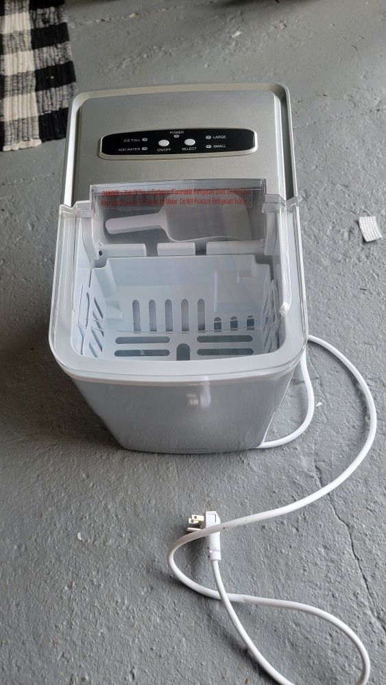 Insignia Ice Maker