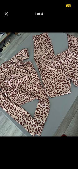 Iam Gia sets