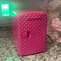 Mini Frigidaire Refrigerator 