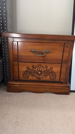 Set of 2  Solid wood nightstands