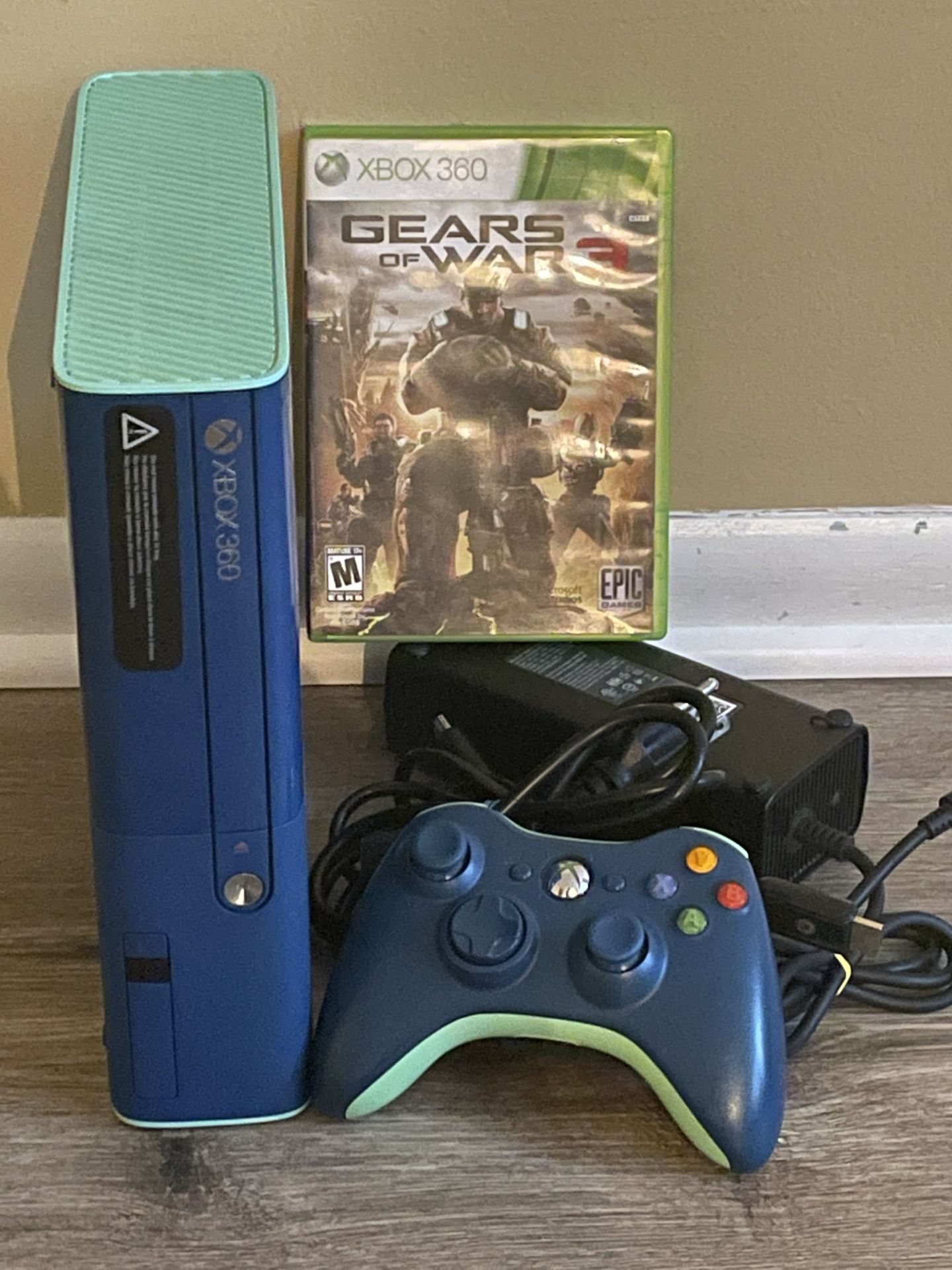 Xbox 360 E Blue Call of Duty Edition