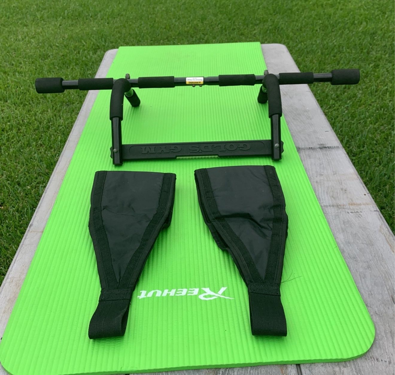 Gold’s Gym Pull-up Bar with Ab Slings Straps