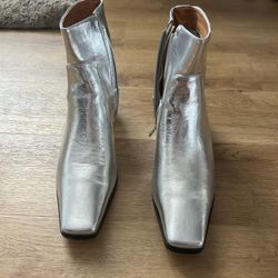 Ankle Boots With Kitten Heel - Silver