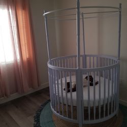 Lilac round baby crib *offers welcomed