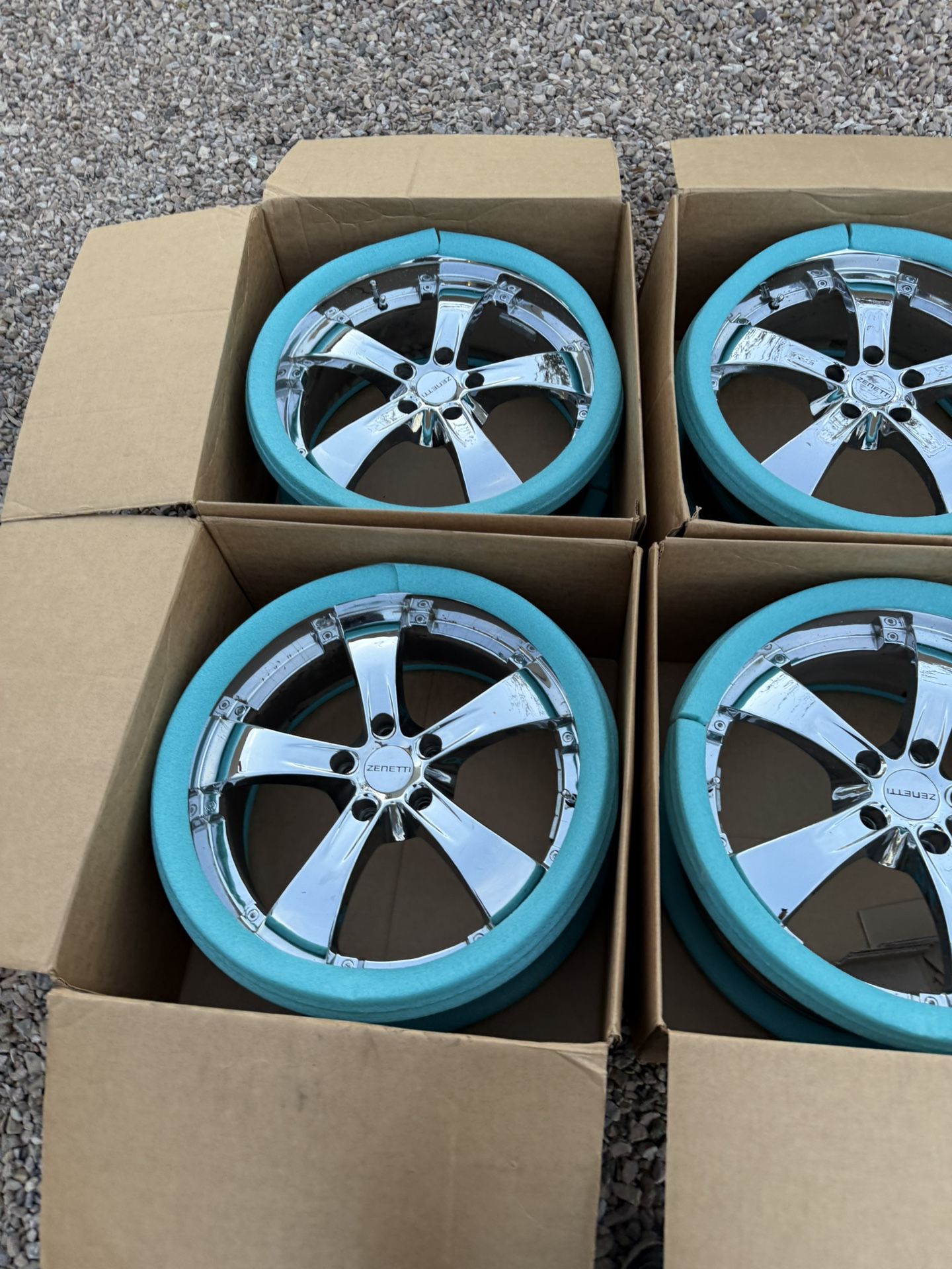 Zenetti Zenetti Five Wheels. 19x8 +35 5x114 Bolt Patter for Sale in San Tan ...