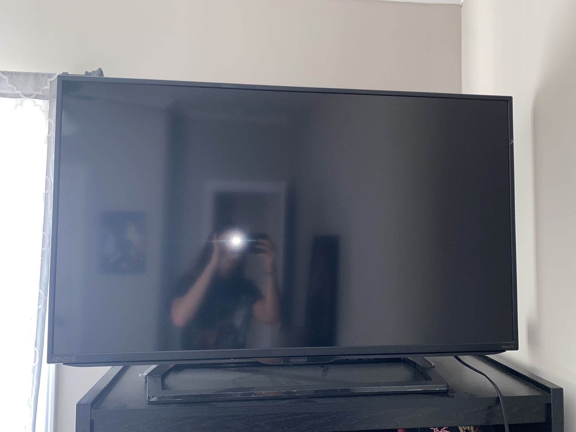 Insignia 43” Smart 4K Roku Tv