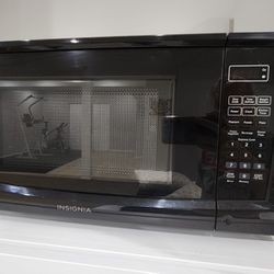 Insignia Microwave - top condition