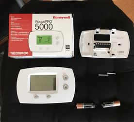 Honeywell TH5220D1003 Electronic Low Voltage Wall Thermostat
