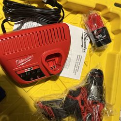 BRANDNEW M12 HAMMER DRILL KIT