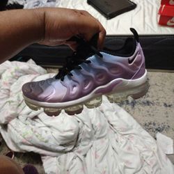 Air Max  Size 7.5 Women's 