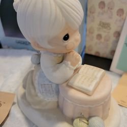 Precious Moments 1986 Samuel Butcher "Grandma's Prayer" Figurine