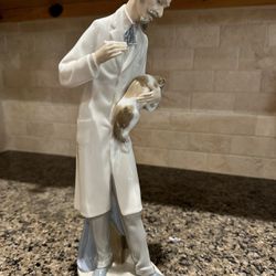 Lladro Veterinarian Figurine