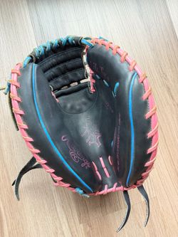 Catcher mitt size 34