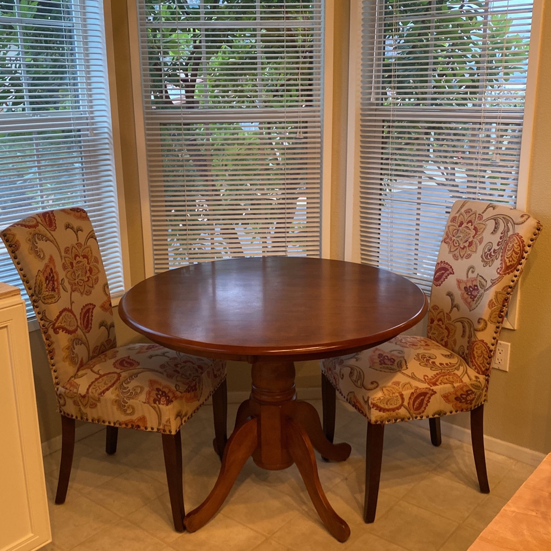 Round Wood Pedestal Table W/2 Upholstered Chairs