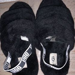 Ugg Slippers Size 6 $20