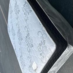 Set full size mattress and box spring