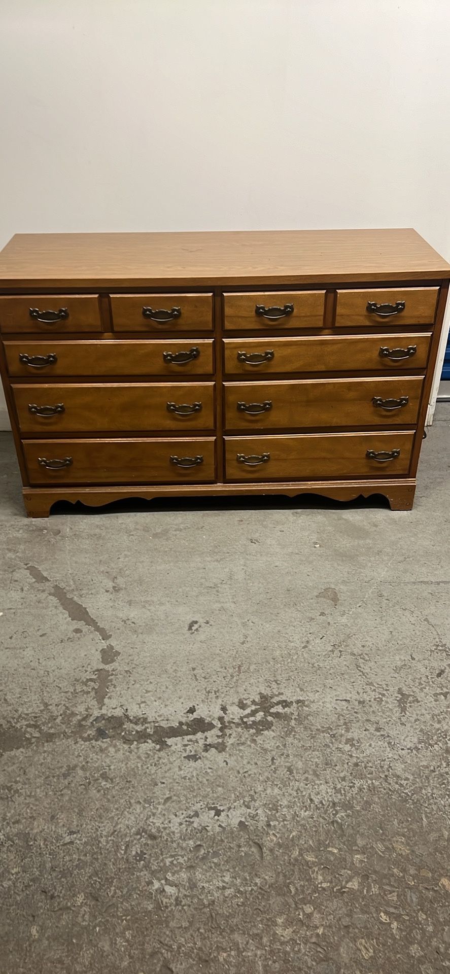 50”wx18”dx31”h Strong Good Condition All Drawers Work Good Dresser