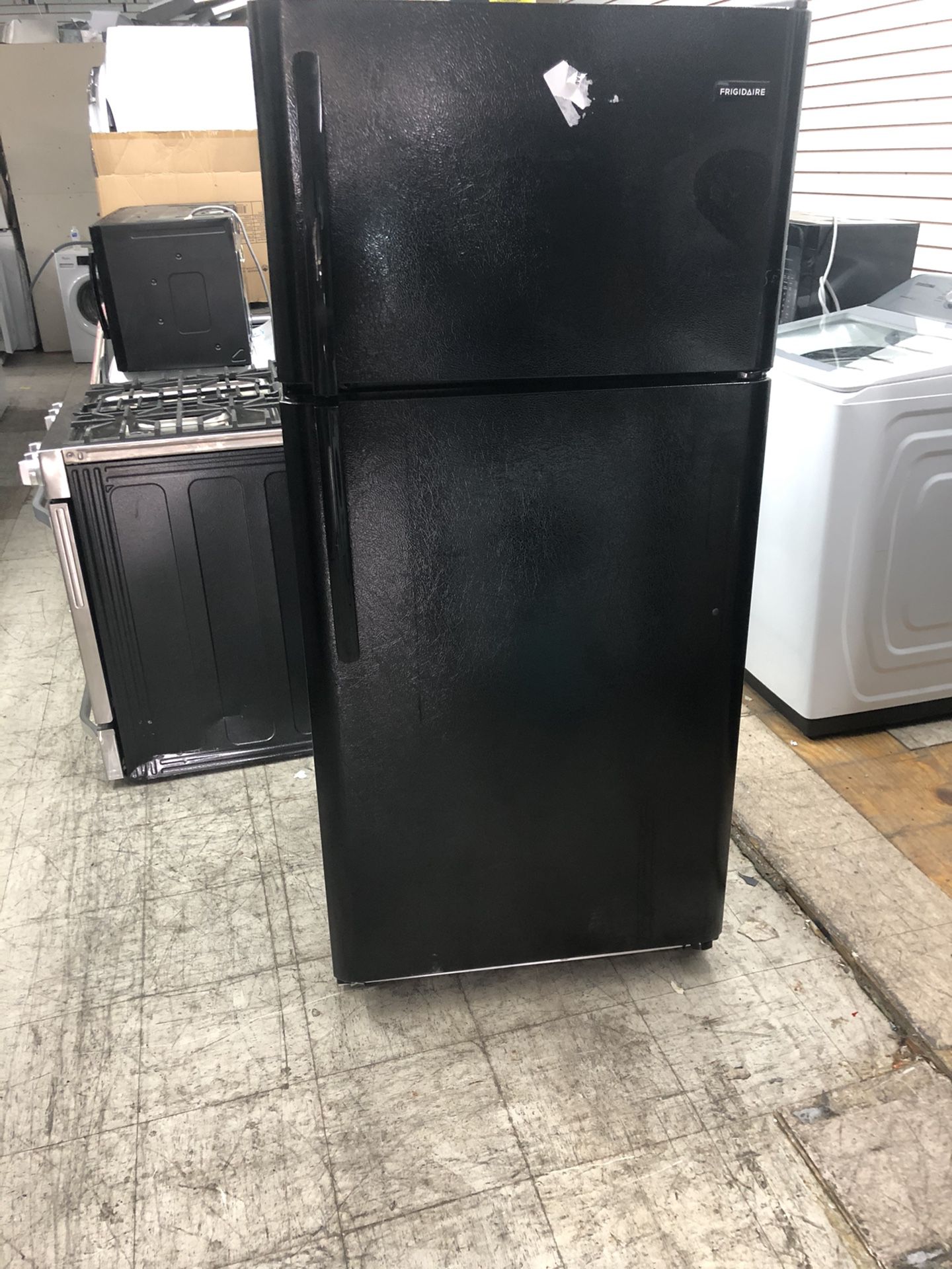 Frigidaire 30” 18 Cu ft Top Freezer Refrigerator