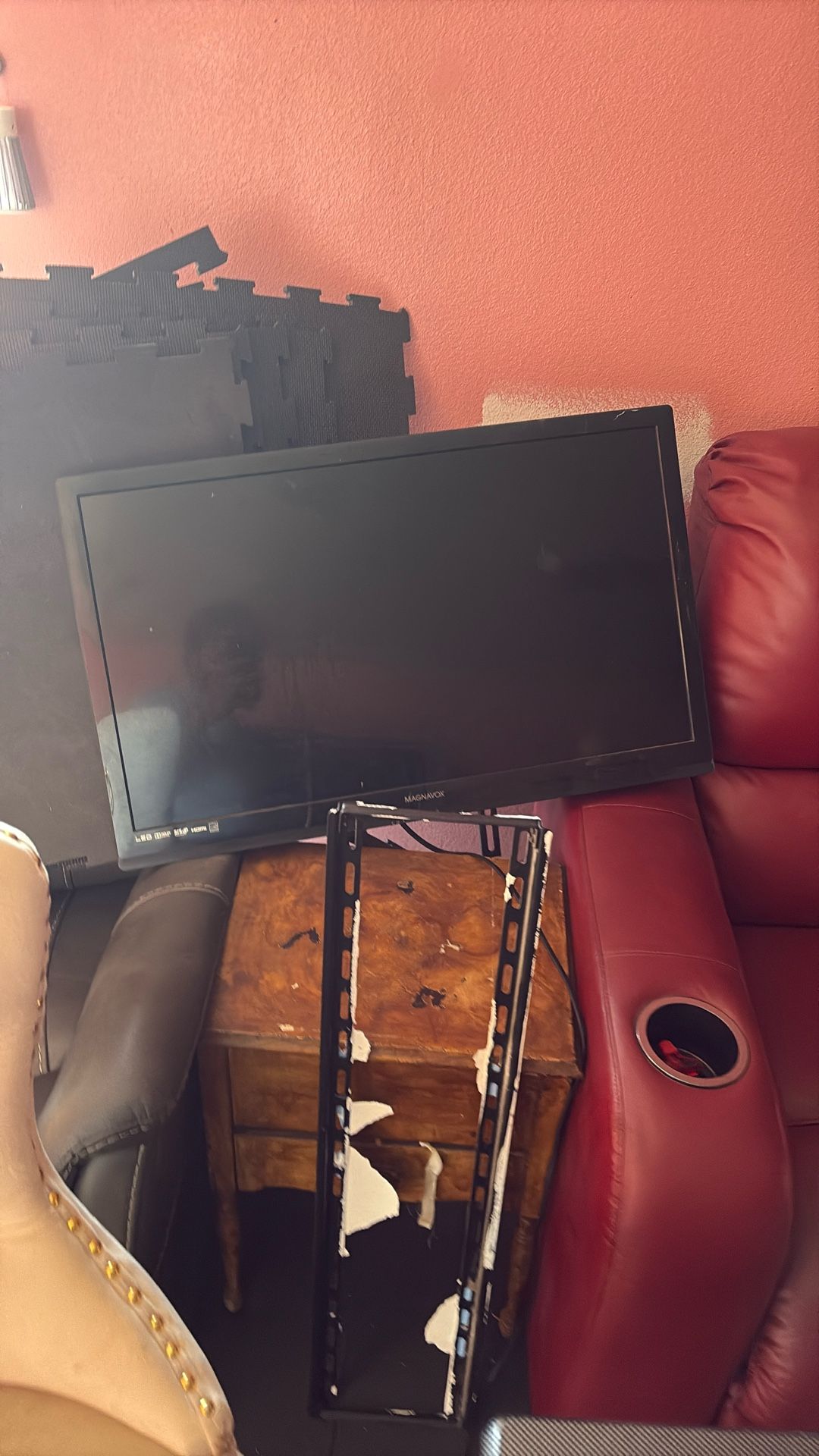 30 Dollar Tv You Can’t Beat That HDMI it works For Monitor Play Video Games TV Lasted Me A Long Time And I Would Like For Someone New To Have It 