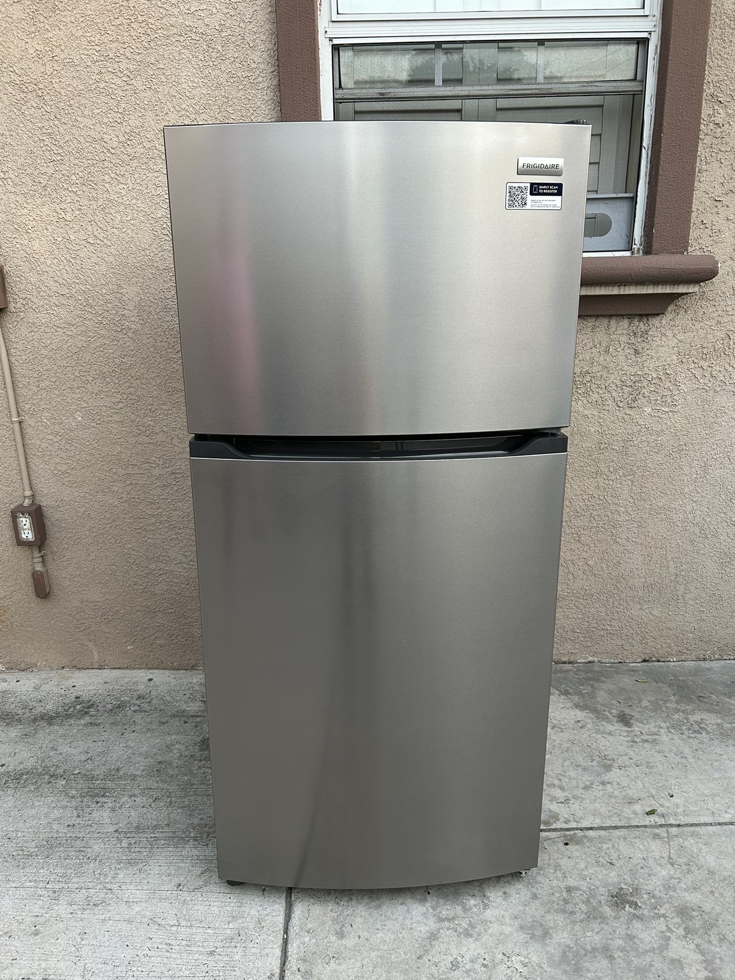 3 Months Warranty 28x30x60 FRIGIDAIRE FRIDGE SILVER 14cuft