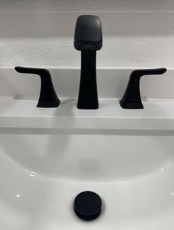 New Matte Black Bathroom Faucet (READ DESCRIPTION)