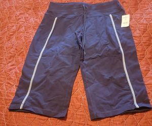 NWT Athletic Works Women’s Piped Bermuda Shorts - Size Small (4-6)