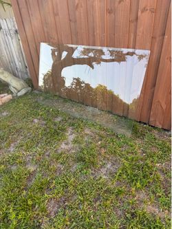 Glass top tempered 60 x 36 beveled edges no scratches very heavy free leaning against fence come and get it