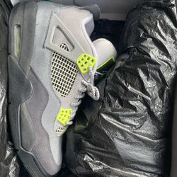 Jordan 4 Retro SE 95 Neon