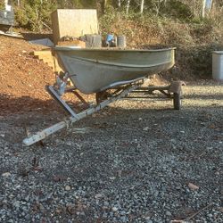 Boat Aluminum 10’ With Trailer