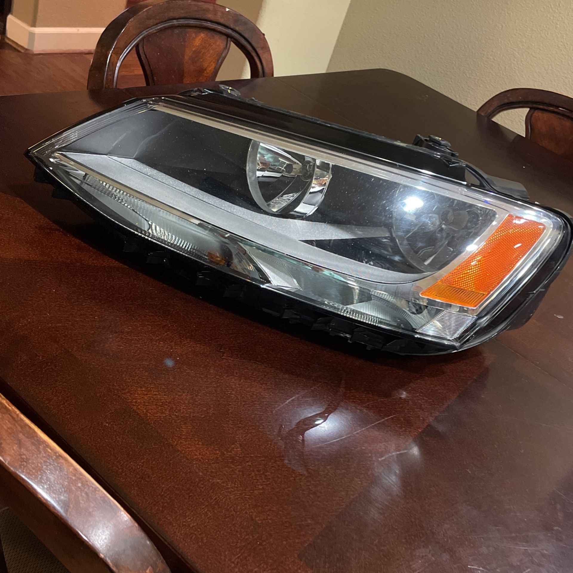 2013 Volkswagen Jetta Headlight SAE HR 09 SSB 593 Passenger Side