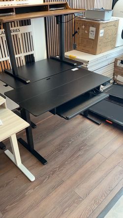 47 inches black brand new standing desk with keyboard support