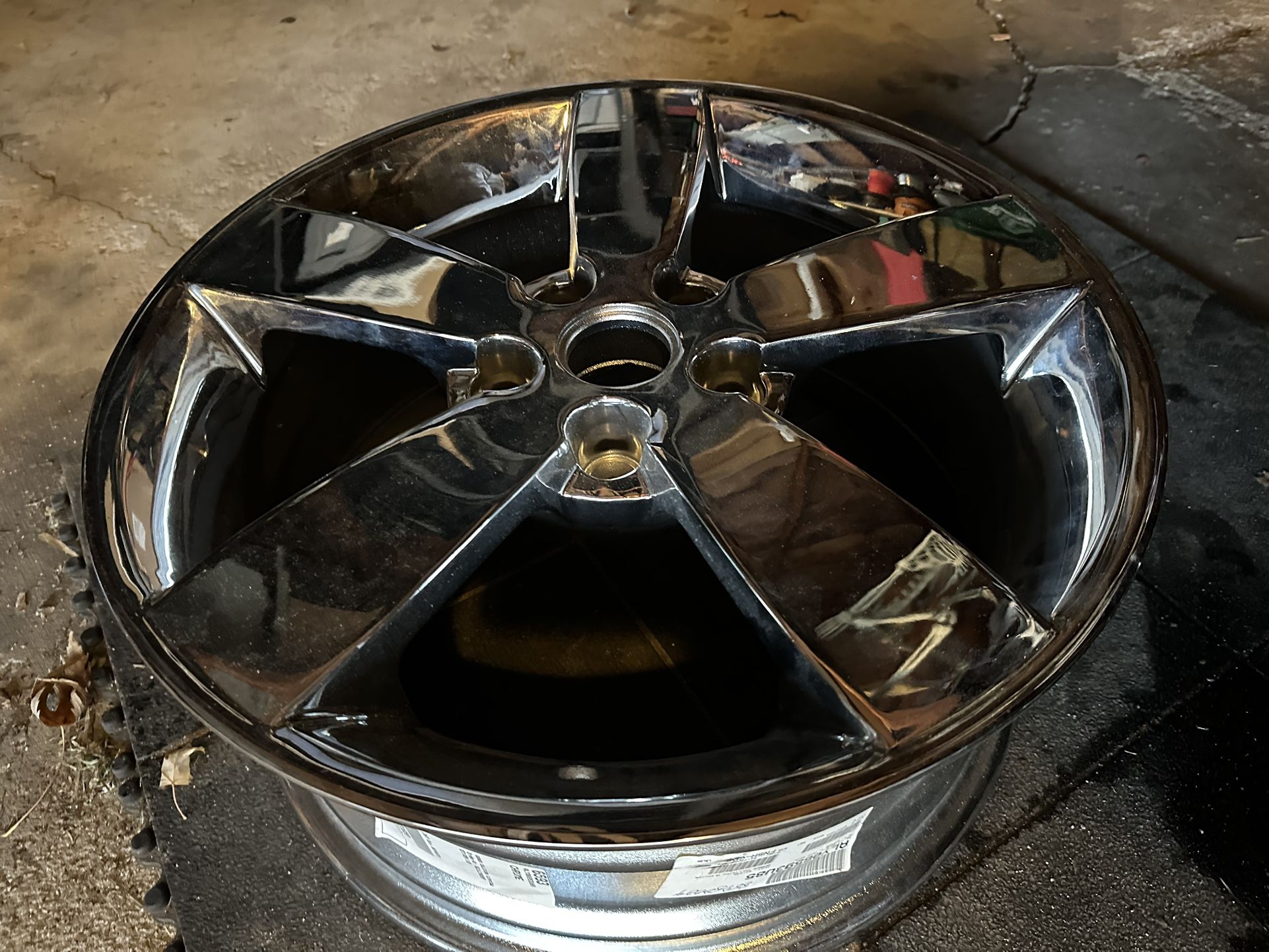 New Genuine OEM factory 18" Pontiac GTO wheel