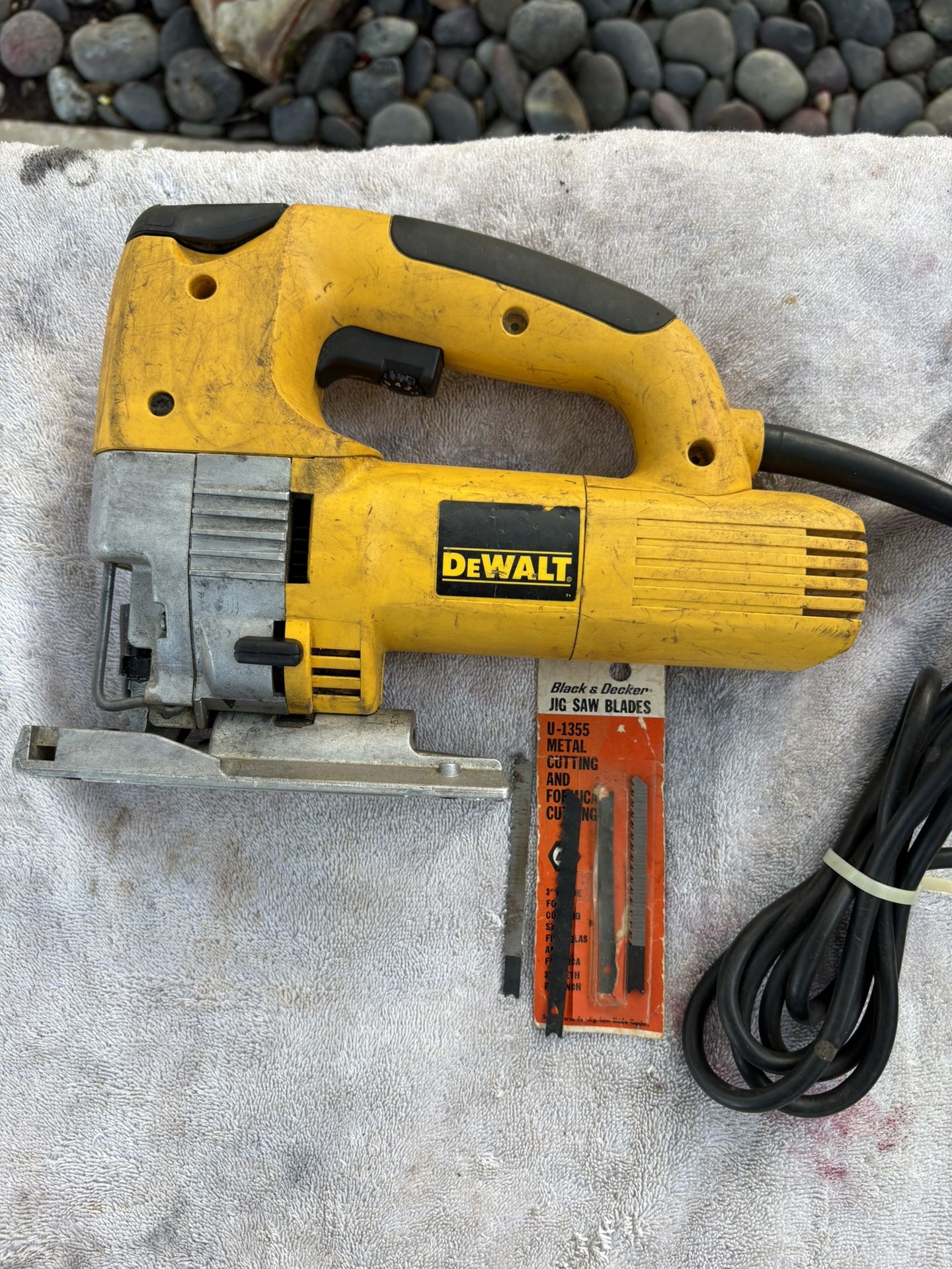 DeWalt Heavy Duty Variable Spd Orbital Jig Saw -DW321-5.8 A, Clean, Afj Speed Dial, Blades.