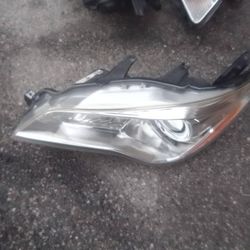 2015-2017 Toyota Camry Headlight (Driver's Side) Oem.