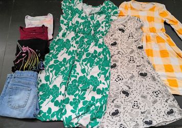 Girl's clothes size 10-12 Read Description 😊