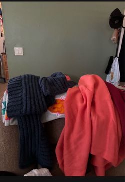 Free Scarfs & Beanie