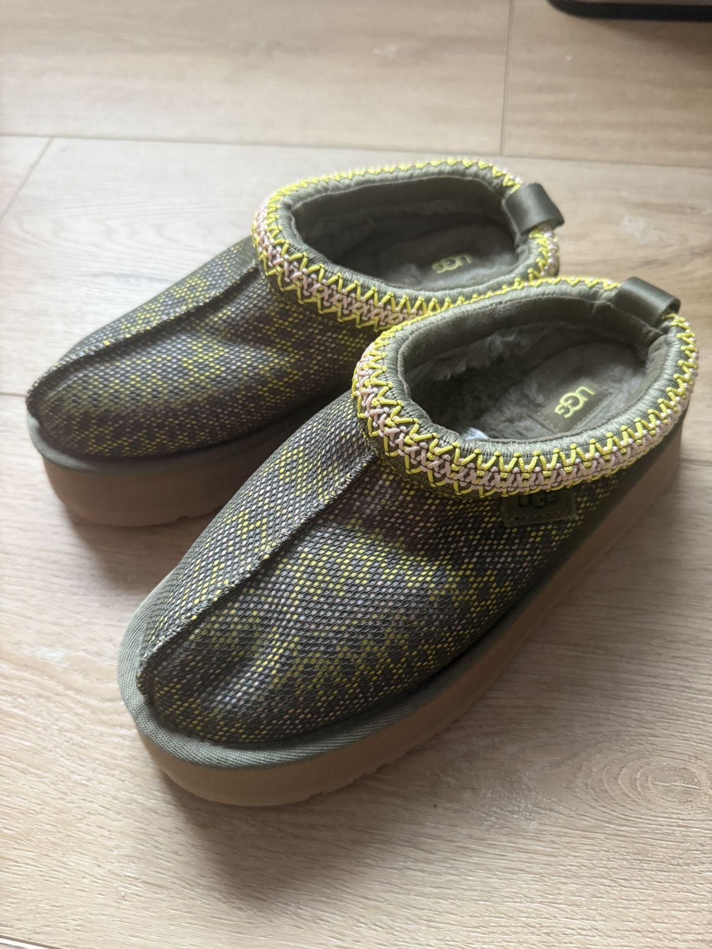 UGG Tazz Maxi Tasman Slipper (Burnt Olive) Woman's Size 6